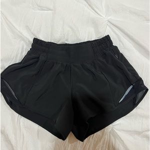 lululemon hotty hot shorts size 2 (no inside liner)